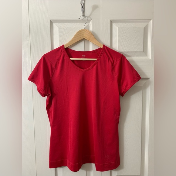 NWOT ARC'TERYX MENTUM T-SHIRT - Picture 2 of 7
